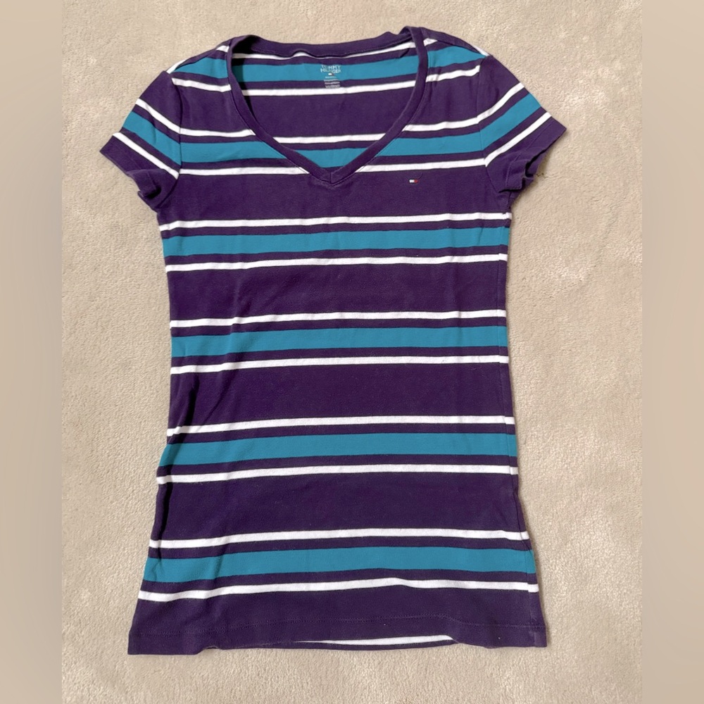 Tommy Hilfiger V-Neck 100% cotton thick knit t-shirt